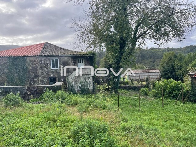 Finca con casa para Rehabilitar en el centro de Cerdedo