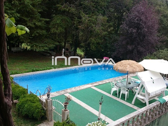 PRECIOSO CHALET CON AMPLIOS JARDINES EN CARBALLEDO - Cotobade