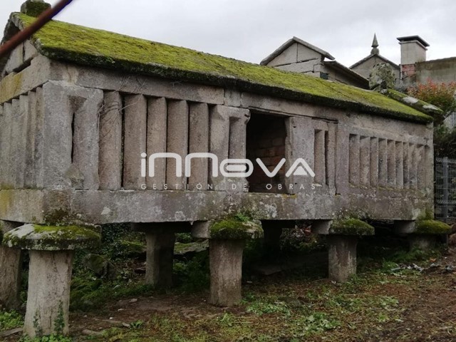 TERRENO CON CASA PARA REFORMAR EN VILABOA - Pontevedra